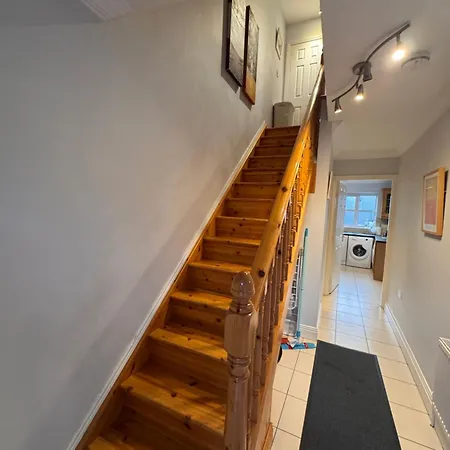 Modern In The Heart Of Village روسكاربيري