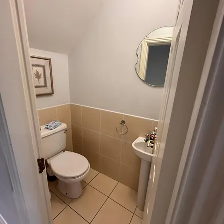 Modern In The Heart Of Village بيت للعطل